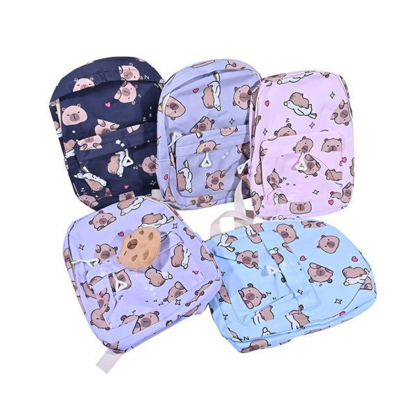 Imagen de MOCHILA DE CAPIBARA MEDIANA CON PIN